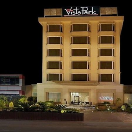 Vista Park Hotel Гургаон Екстериор снимка