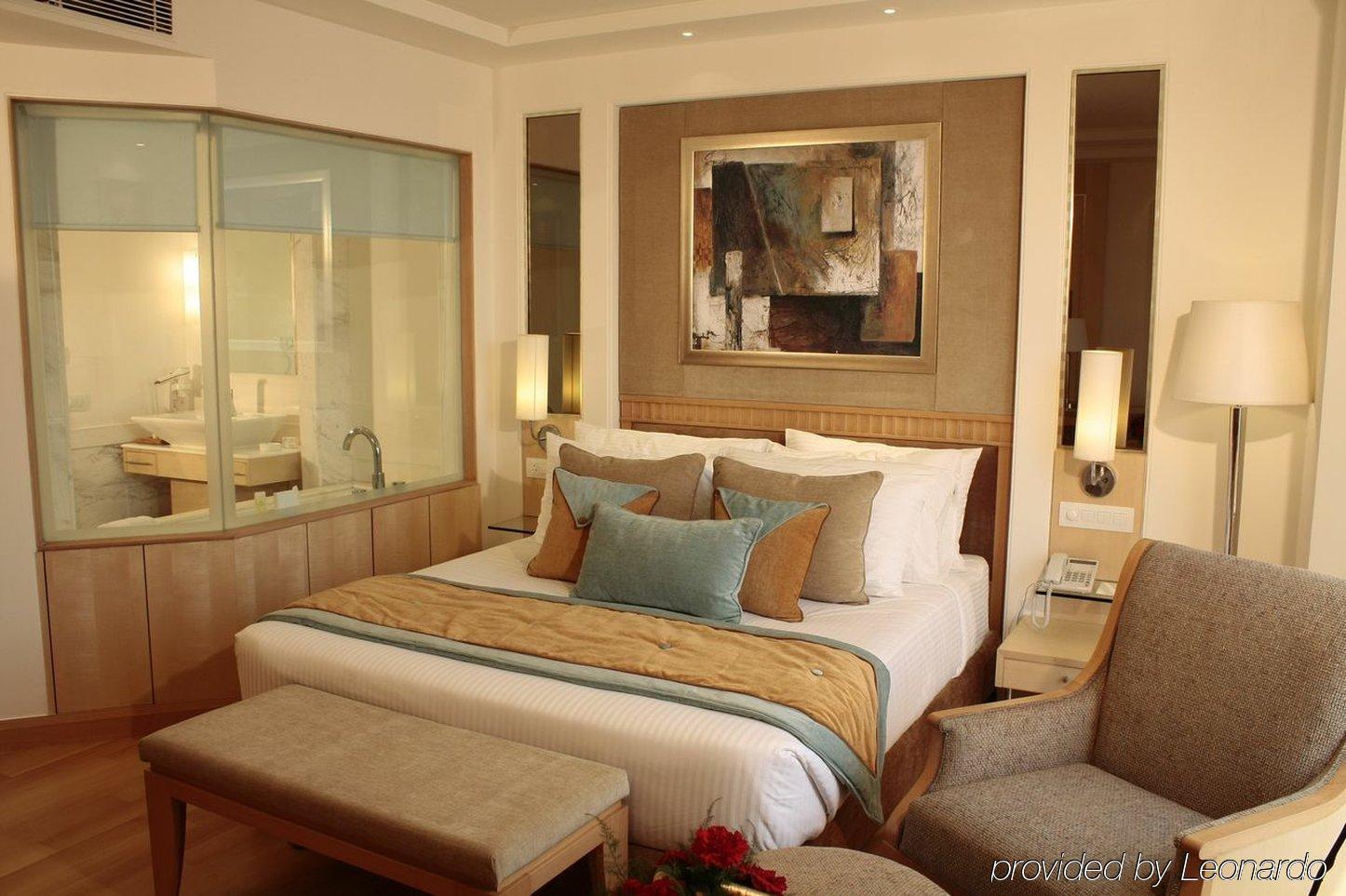 Vista Park Hotel Гургаон Стая снимка