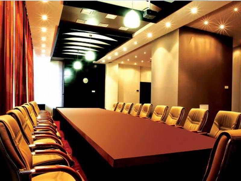 Vista Park Hotel Гургаон Екстериор снимка