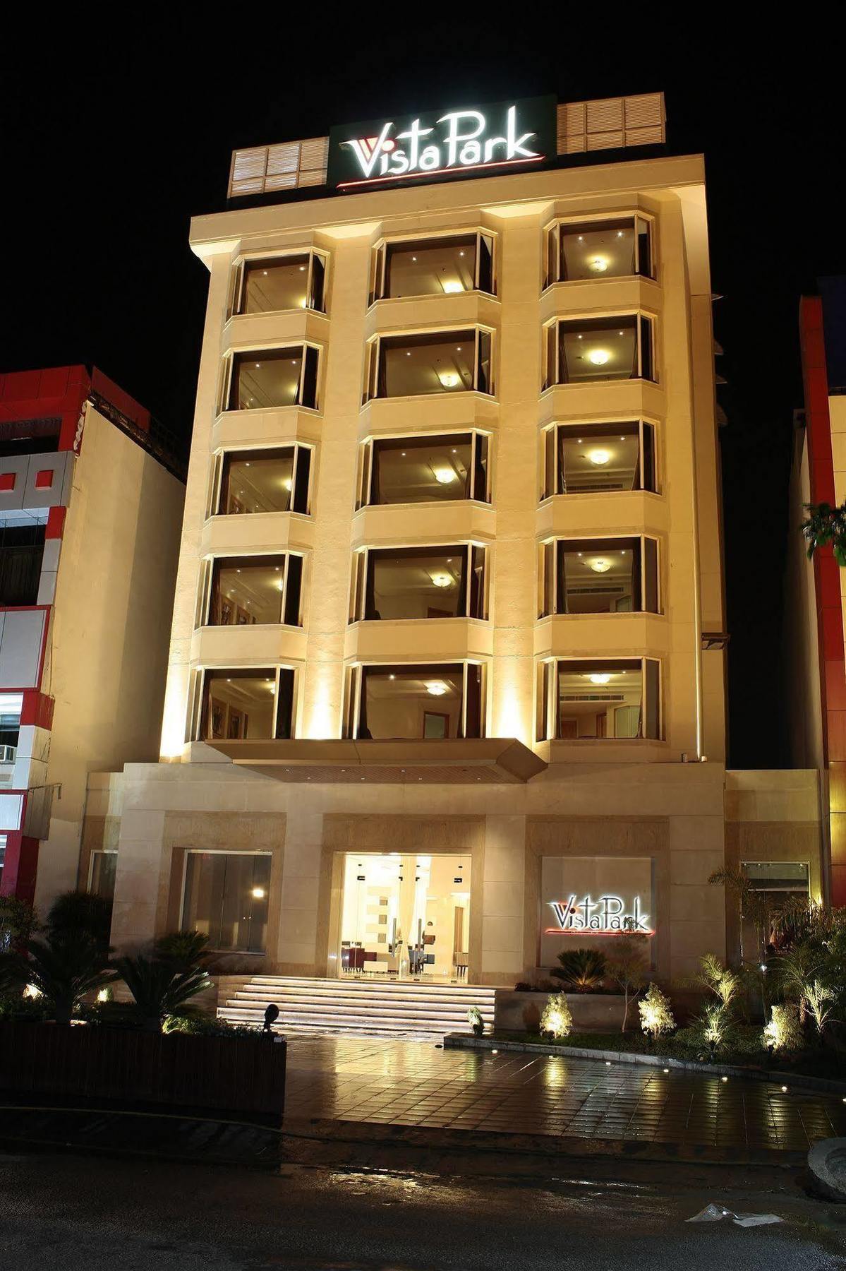 Vista Park Hotel Гургаон Екстериор снимка