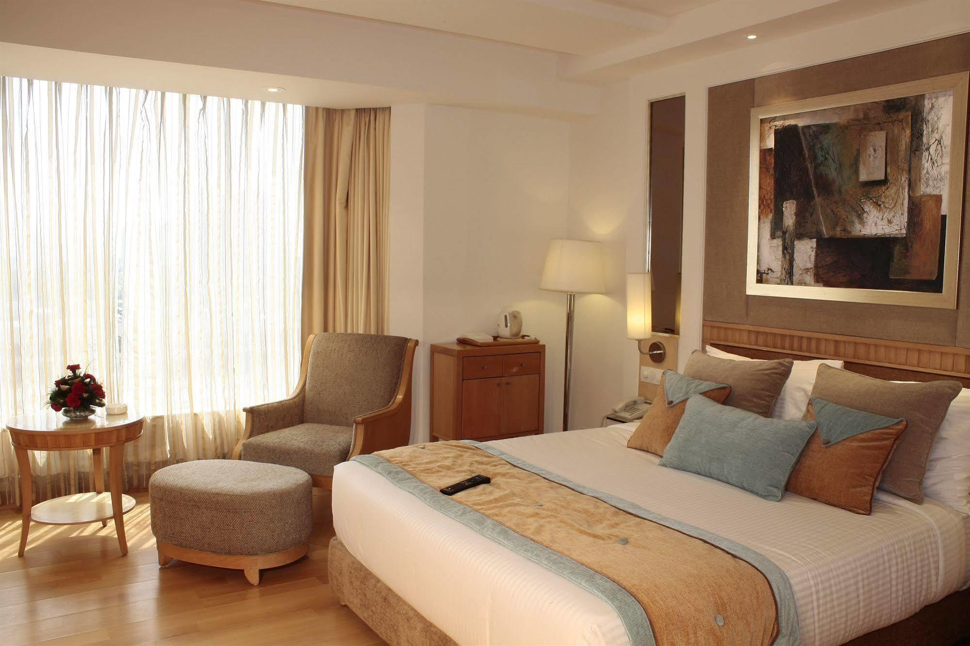 Vista Park Hotel Гургаон Екстериор снимка