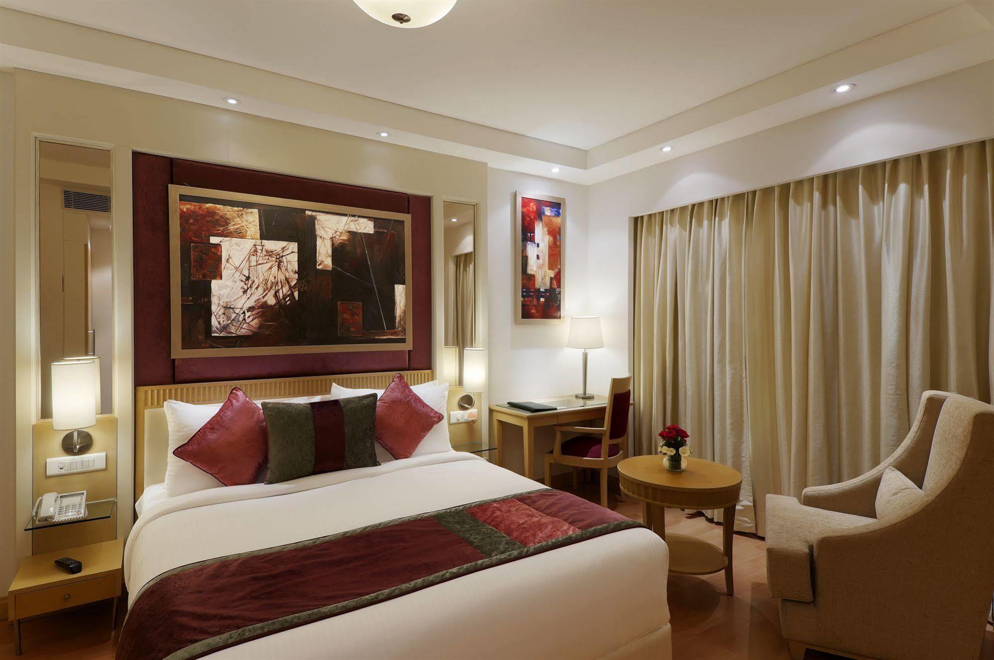 Vista Park Hotel Гургаон Екстериор снимка